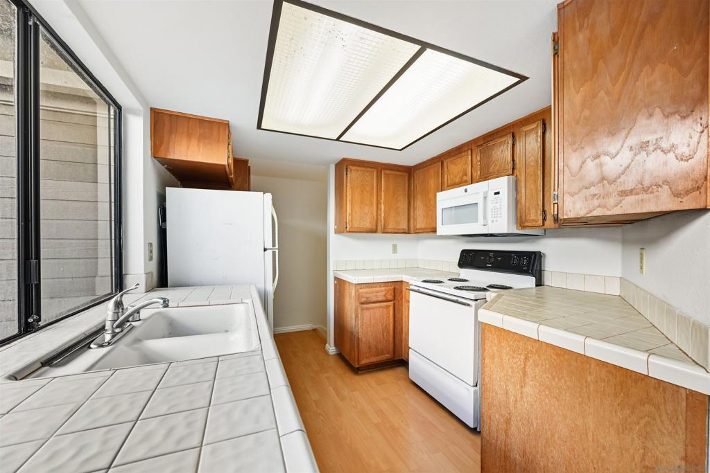 9260 Towne Centre Dr - photo 8