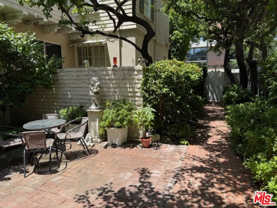 222 S Spalding Drive