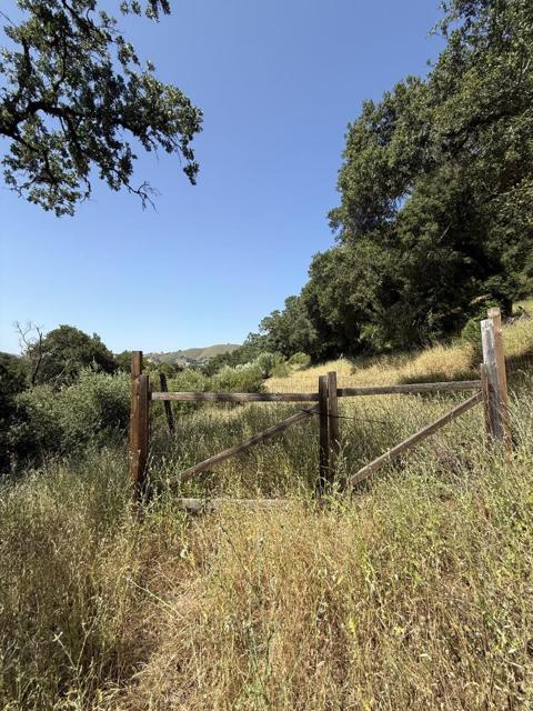 10900 Watsonville Road, Gilroy CA: https://media.crmls.org/mediaz/b333828c-a991-48a0-b544-e865ec9bd54f.jpg