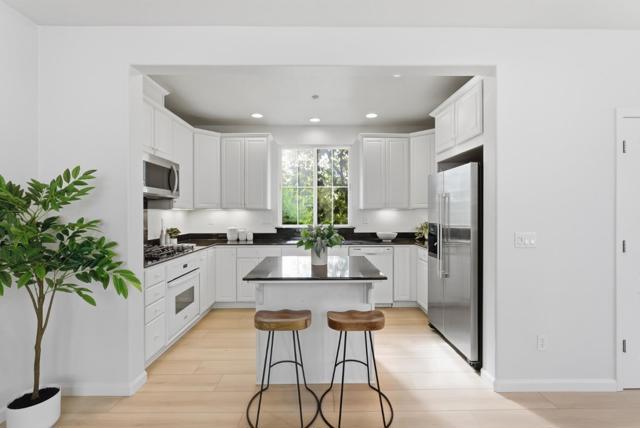 247 Peppermint Tree Terrace, Sunnyvale CA: https://media.crmls.org/mediaz/b3339852-cbbc-4130-b4c4-3f417cabf023.jpg