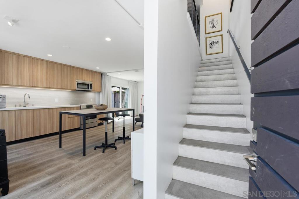 1007 Robinson Ave - photo 4