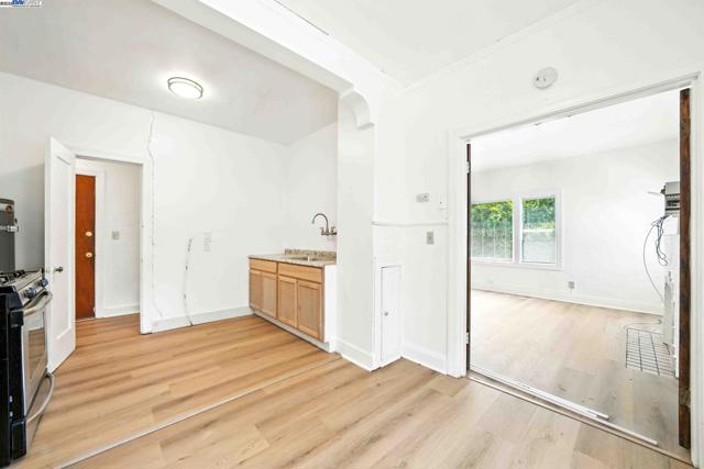 2238 7Th, Berkeley CA: https://media.crmls.org/mediaz/b33422a1-2d98-4ea3-9b0c-78a904ee2794.jpg