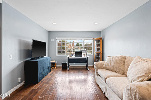 1257 S G Street, Oxnard CA: https://media.crmls.org/mediaz/b3344bc4-89a9-4468-b015-0e4ecdb89595.jpg