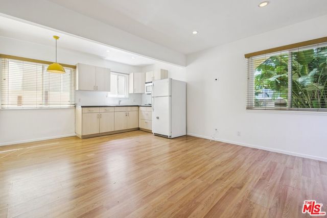732 Washington Boulevard, Marina del Rey CA: https://media.crmls.org/mediaz/b3346316-bdc7-402e-86cf-5112bdc99781.jpg