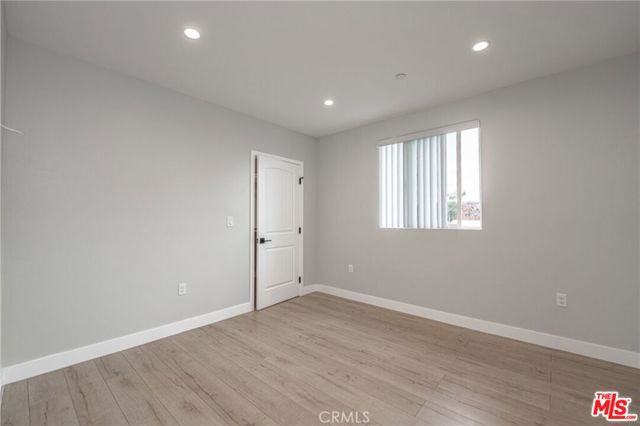 433 W Gage Avenue, Los Angeles CA: https://media.crmls.org/mediaz/b334cff4-e885-4750-a815-9dd4d67919b0.jpg