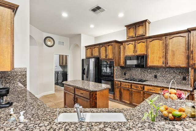 Detail Gallery Image 16 of 38 For 9905 Lightner Way, Bakersfield,  CA 93311 - 3 Beds | 2/1 Baths