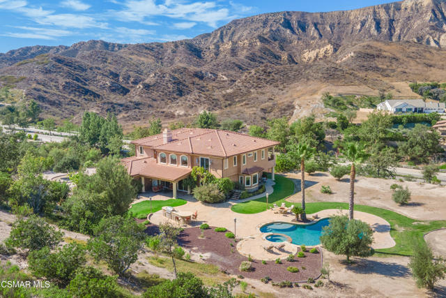 2462 Lost Canyons Drive, Simi Valley CA: https://media.crmls.org/mediaz/b3367b84-5421-4743-bda6-e70175f15327.jpg