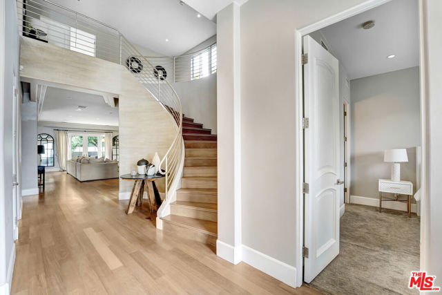 841 N Crescent Heights Boulevard, Los Angeles CA: https://media.crmls.org/mediaz/b336fe31-5aa9-4765-963e-83a234eef3c1.jpg