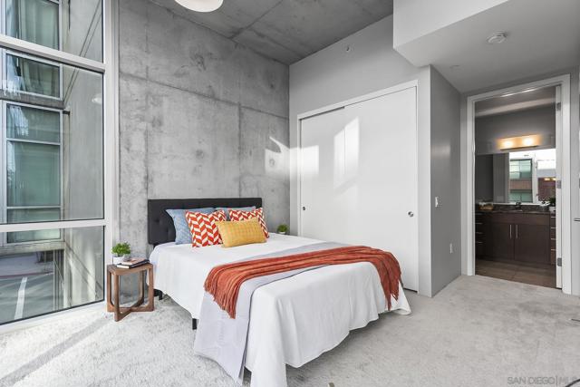 1025 Island Ave, San Diego CA: https://media.crmls.org/mediaz/b337103d-916e-420b-92ae-602c6c4e71d6.jpg