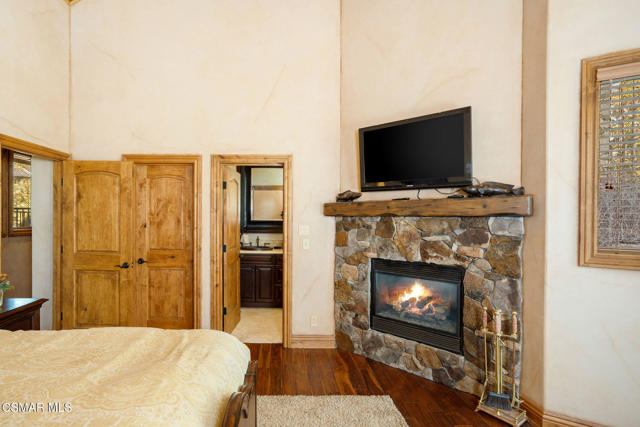 32310 Hummingbird Court, Running Springs CA: https://media.crmls.org/mediaz/b3373db2-2979-404b-97e1-d18bc1fa706e.jpg
