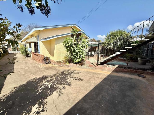 Image 36 of 57 For 574 Lewis Ave