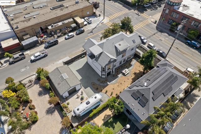 2602 Adeline St, Oakland CA: https://media.crmls.org/mediaz/b337e2ca-d7e0-4da5-81e4-646385c12dca.jpg