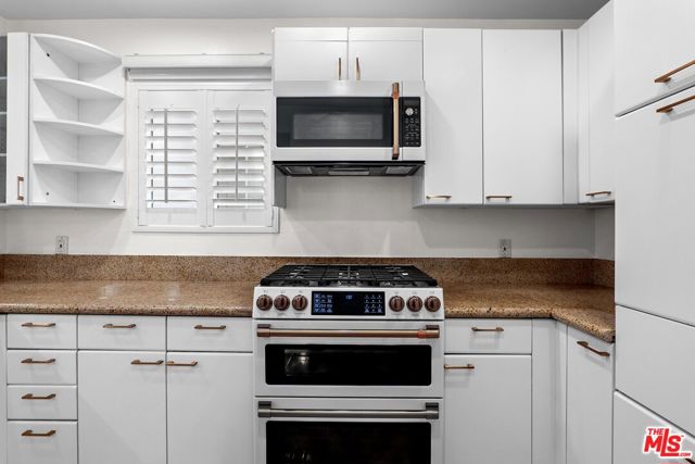 1617 S Beverly Glen Boulevard, Los Angeles CA: https://media.crmls.org/mediaz/b3380510-a45b-46bc-99bd-eb2a30a2a186.jpg