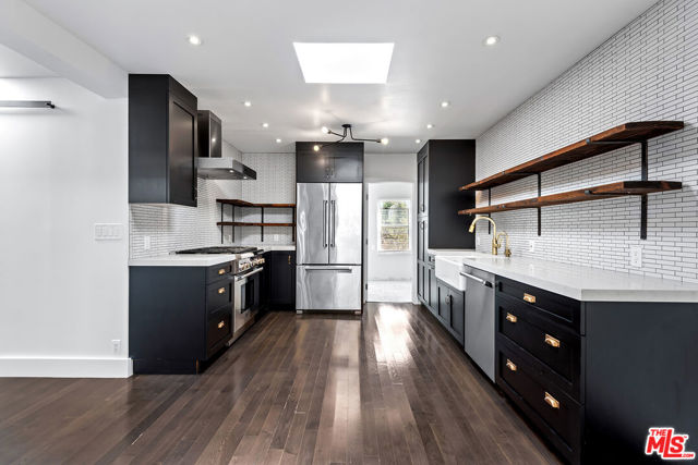 1939 Purdue Avenue, Los Angeles CA: https://media.crmls.org/mediaz/b338cb3a-9c73-4485-9fd0-6f8a04acb592.jpg
