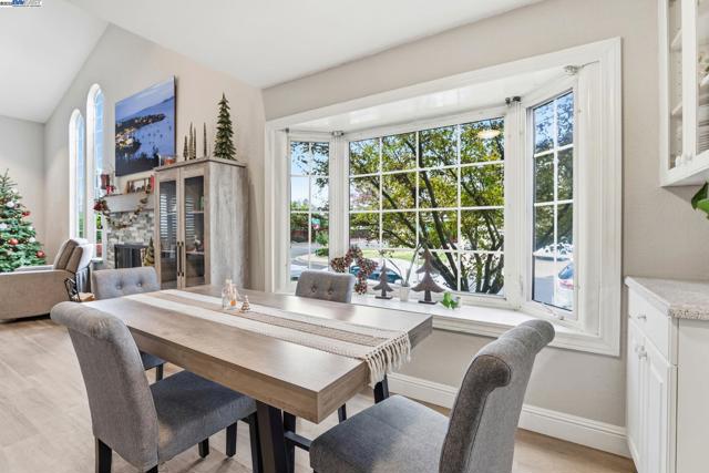 2891 Calle Reynoso, Pleasanton CA: https://media.crmls.org/mediaz/b338de46-aff1-46b1-aa39-3ff21d16e4d6.jpg