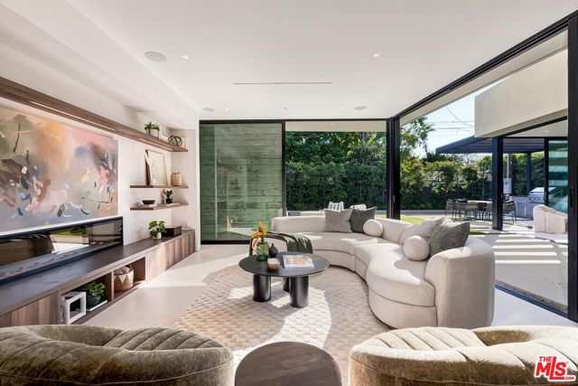 2831 Malcolm Avenue, Los Angeles CA: https://media.crmls.org/mediaz/b3399a4c-545b-4043-9c56-be9edfa5df35.jpg