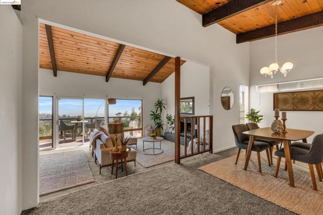 2001 Manzanita Dr, Oakland CA: https://media.crmls.org/mediaz/b3399ce9-6e23-4d0f-a447-7f6bf6bfff14.jpg