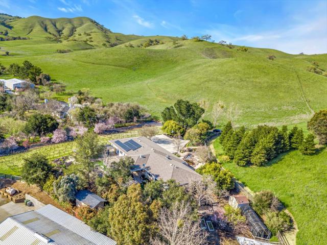10260 Lucky Court, Gilroy CA: https://media.crmls.org/mediaz/b339fd5f-252c-4b9b-9956-5dc39a660c25.jpg