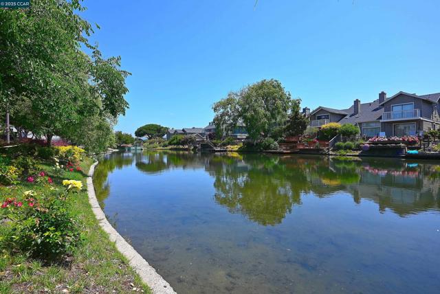 27 Shepardson, Alameda CA: https://media.crmls.org/mediaz/b33a0a21-2b27-40b5-a156-faad3f726ea1.jpg