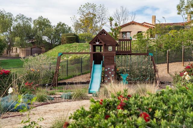 7576 Northern Lights, San Diego CA: https://media.crmls.org/mediaz/b33aa2d2-1cdd-4ad2-b234-6c6a0eb2b0ff.jpg