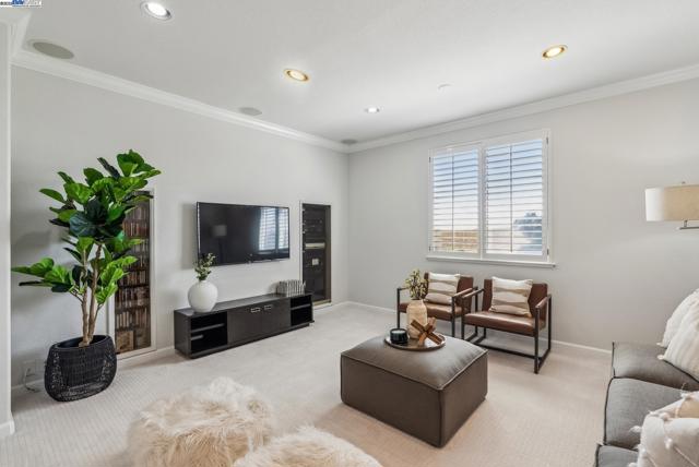 3879 Blackstone Ct, Castro Valley CA: https://media.crmls.org/mediaz/b33aab0f-aa06-4fe0-901b-693609b5406f.jpg