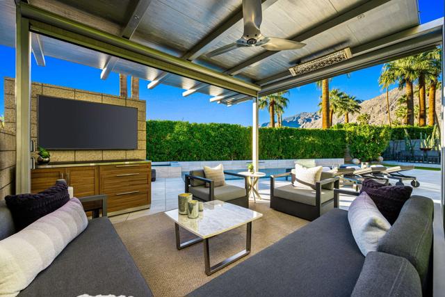 1047 Hunter Drive, Palm Springs CA: https://media.crmls.org/mediaz/b33afc11-f4c8-461b-8913-60eb5071fd5a.jpg