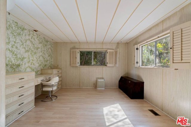 23777 Mulholland Highway, Calabasas CA: https://media.crmls.org/mediaz/b33b14aa-6f41-4006-b246-123993a6ba18.jpg