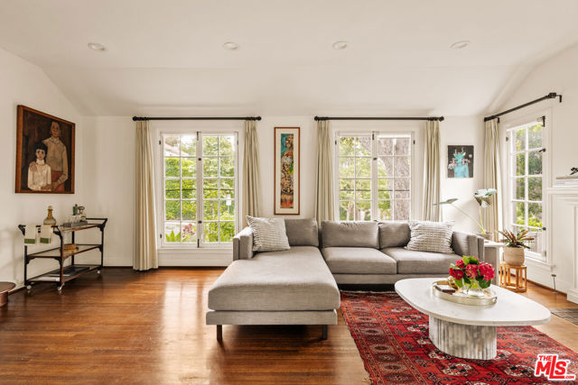 847 S Longwood Avenue, Los Angeles CA: https://media.crmls.org/mediaz/b33c1afa-0900-4942-a7d1-0833d2177454.jpg