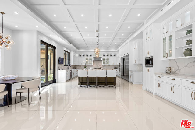 16144 HIGH VALLEY Place, Encino CA: https://media.crmls.org/mediaz/b33d980f-a4cf-40ff-b358-fad616112ac4.jpg