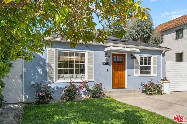 3627 Veteran Avenue, Los Angeles CA: https://media.crmls.org/mediaz/b33ecbf6-c438-49a4-981a-186d29917cd3.jpg