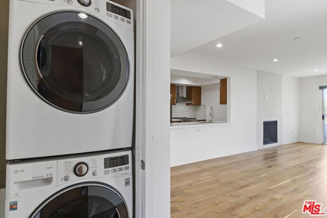 11715 Goshen Avenue, Los Angeles CA: https://media.crmls.org/mediaz/b33f16e9-bf49-4775-9906-24c7683a1036.jpg
