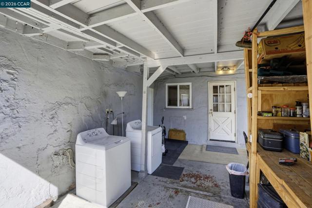 1990 Sunshine Dr, Concord CA: https://media.crmls.org/mediaz/b33f70dc-bf4b-4d13-8fc7-ad79f554b70c.jpg