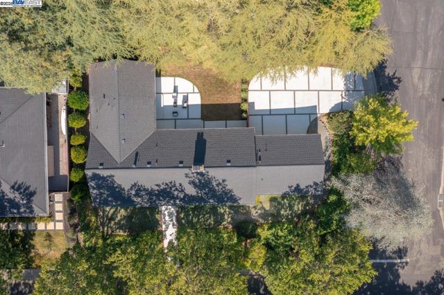 560 Old Orchard Drive, Danville CA: https://media.crmls.org/mediaz/b33fc985-ad7e-44a9-a8b8-ec3978f8261e.jpg