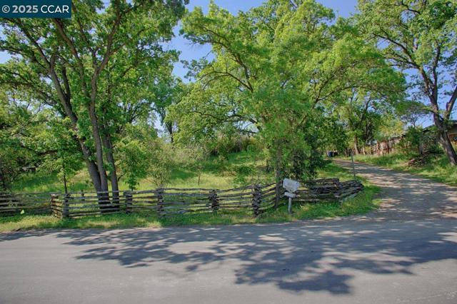 Image 15 of 34 For 211 Vallecito Ln