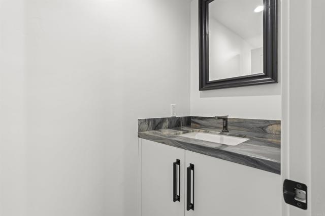 Detail Gallery Image 35 of 57 For 936 Armada, San Diego,  CA 92106 - 4 Beds | 3 Baths