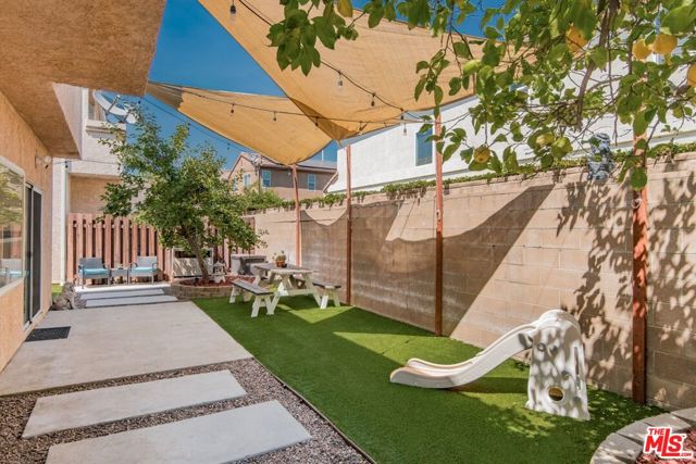 9400 Noble Avenue, North Hills CA: https://media.crmls.org/mediaz/b3406ef2-63ba-4acd-870d-6a9983380e67.jpg