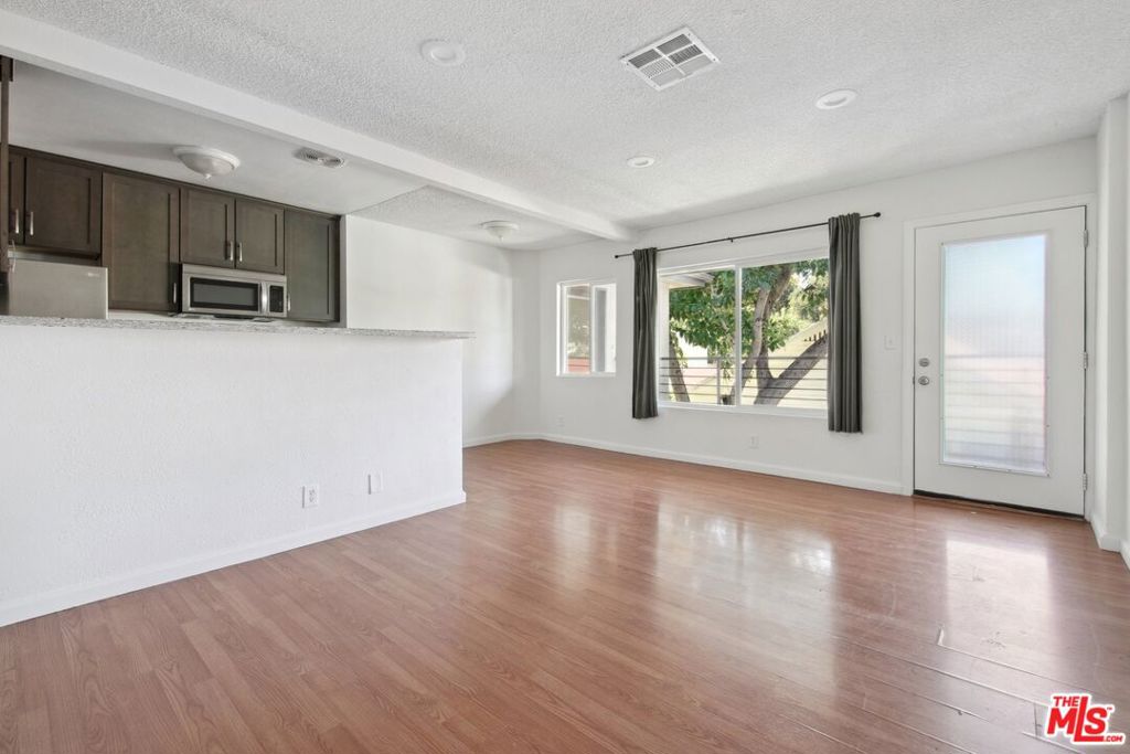 6612 De Longpre Avenue #4