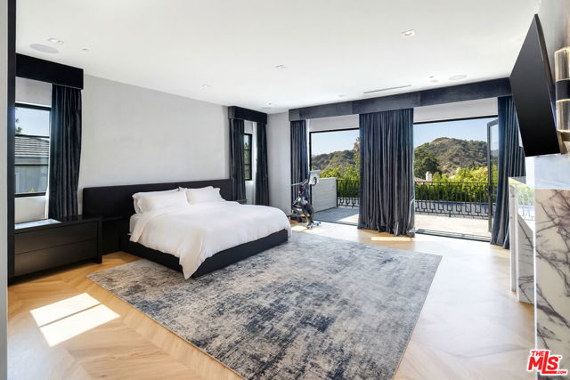 11753 Wetherby Lane, Los Angeles CA: https://media.crmls.org/mediaz/b3421e45-3ed5-48f4-8346-dbf602255d06.jpg