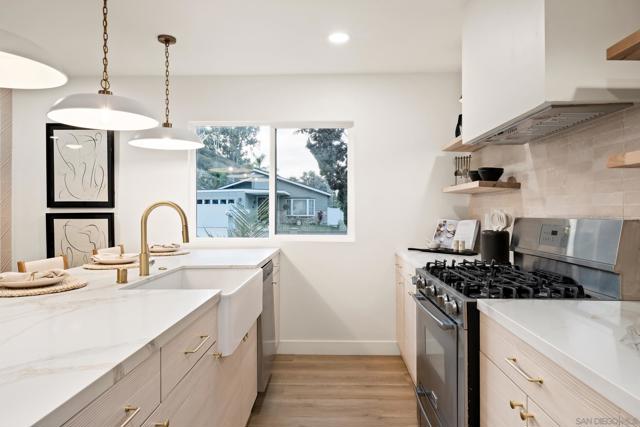 6737 Lipmann St, San Diego CA: https://media.crmls.org/mediaz/b3423a4e-c803-4060-b6f1-b116651dfce8.jpg