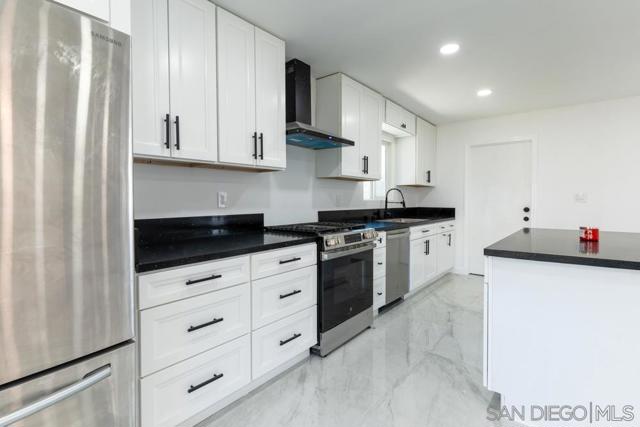 1610 Dumar Ave, El Cajon CA: https://media.crmls.org/mediaz/b3426fef-9f2f-4113-81a4-1411e979bf61.jpg