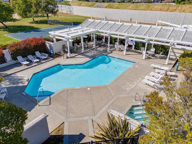 356 Meadowhaven Way, Milpitas CA: https://media.crmls.org/mediaz/b3427c29-ec66-4fb7-b8c6-125723147eb3.jpg