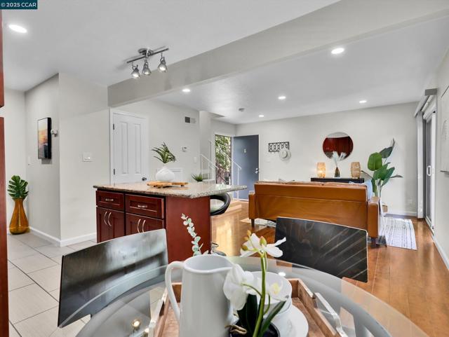 2033 Sierra Rd, Concord CA: https://media.crmls.org/mediaz/b3431e9e-775f-4133-b1d8-ed517d8fc59f.jpg