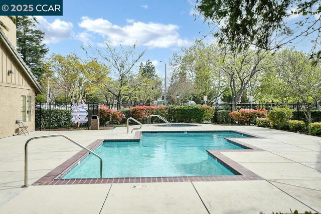 1255 Lakeview Cir, Pittsburg CA: https://media.crmls.org/mediaz/b343bd29-249a-4279-a701-b77384be4e63.jpg