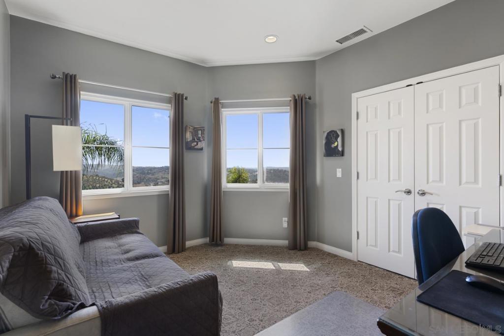 https://media.crmls.org/mediaz/b3445f77-2490-4e5a-95e7-26cac986a9db.jpg?preset=X-Large