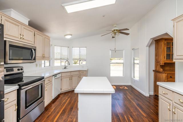 1525 Tea Rose Lane, Jacumba CA: https://media.crmls.org/mediaz/b34516aa-05ef-4a86-b59e-f686804c9cc3.jpg