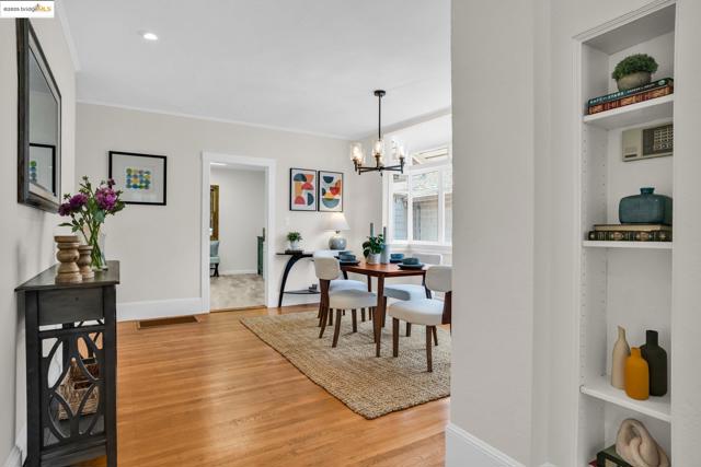 580 Chetwood St., Oakland CA: https://media.crmls.org/mediaz/b34596d2-4b59-4fca-b7b3-7e055ab5ef73.jpg