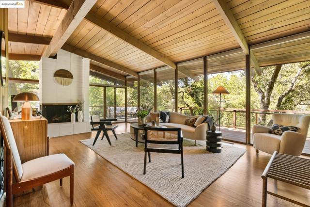 1 Kittiwake Rd, Orinda CA: https://media.crmls.org/mediaz/b3467fdc-b754-41e4-9678-f31ea146492a.jpg