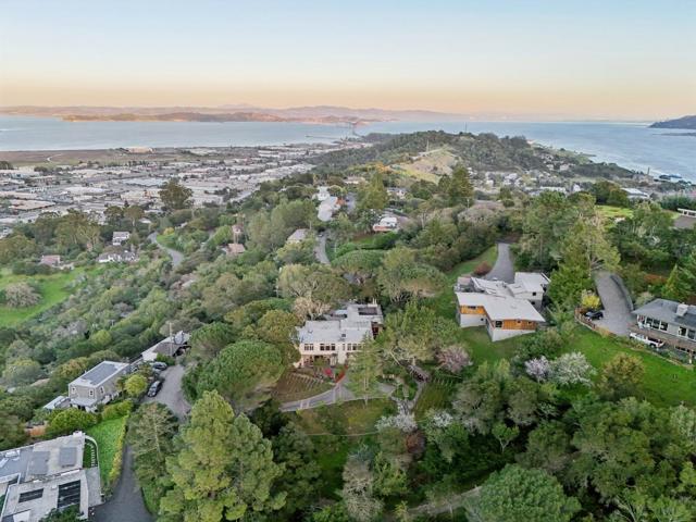 25 Oakhurst Road, San Rafael CA: https://media.crmls.org/mediaz/b346a33d-aae9-4e7c-aee5-015add78747d.jpg