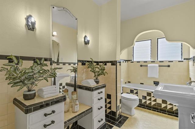 4576 44th Street, San Diego CA: https://media.crmls.org/mediaz/b346e72e-a840-4b25-870d-8b651b36dbaa.jpg