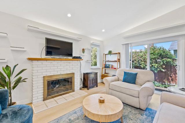 208 Valencia Avenue, Aptos CA: https://media.crmls.org/mediaz/b347238c-b6a1-43f3-9c36-cf3aef1ffa7e.jpg
